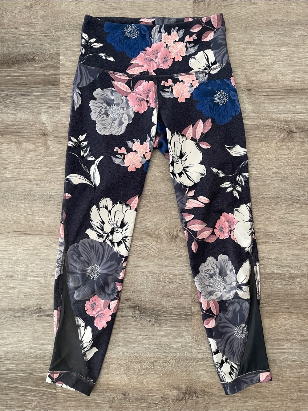 Old Navy active floral leggings size small